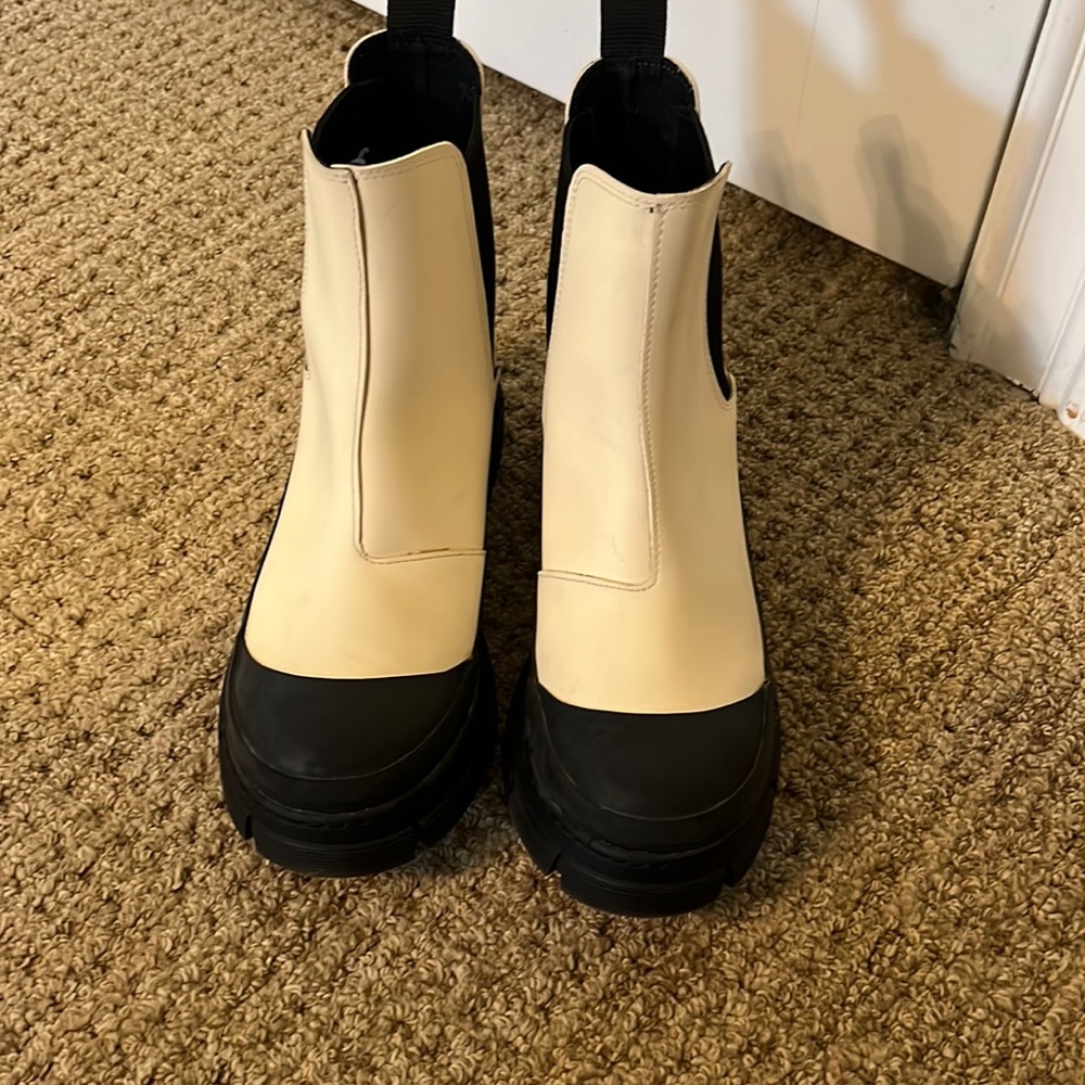 Blonde waterproof boots size 9
